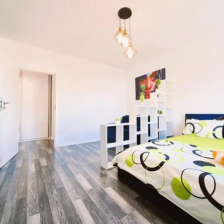 Chique Near Mall Plaza