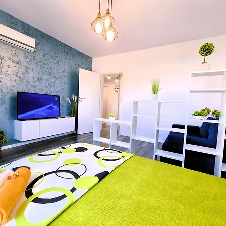 Chique Near Mall Plaza 公寓