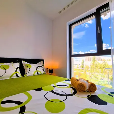 Chique Near Mall Plaza *