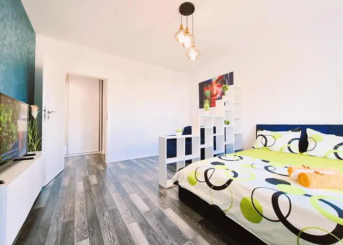 Chique Near Mall Plaza