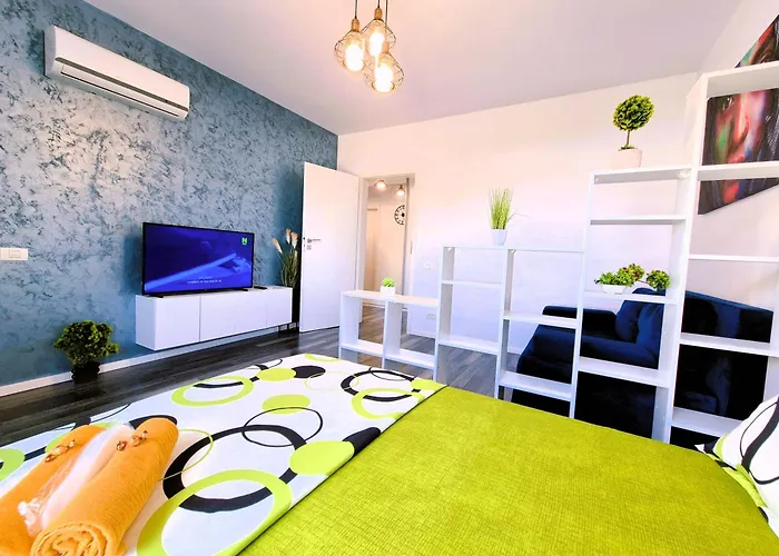 Chique Near Mall Plaza Апартаменти