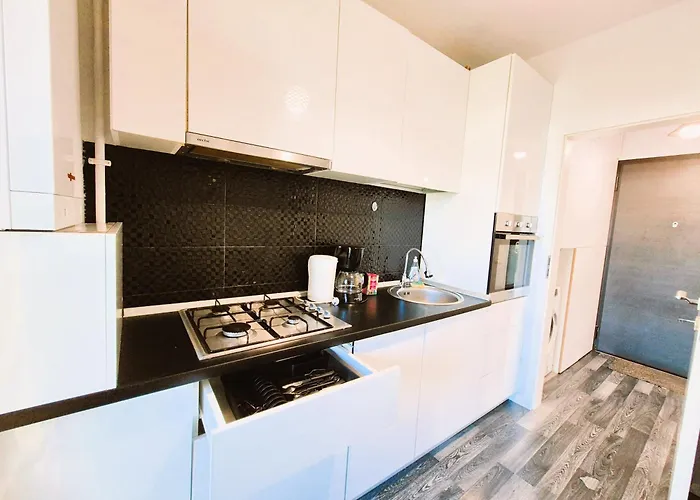 Chique Near Mall Plaza Apartman Bukarest