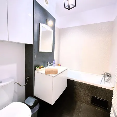 Chique Near Mall Plaza *