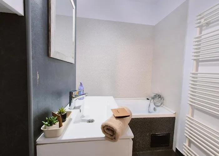 Apartment Chique Near Mall Plaza