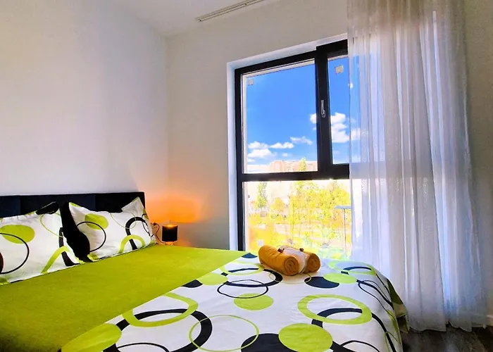 Apartment Chique Near Mall Plaza